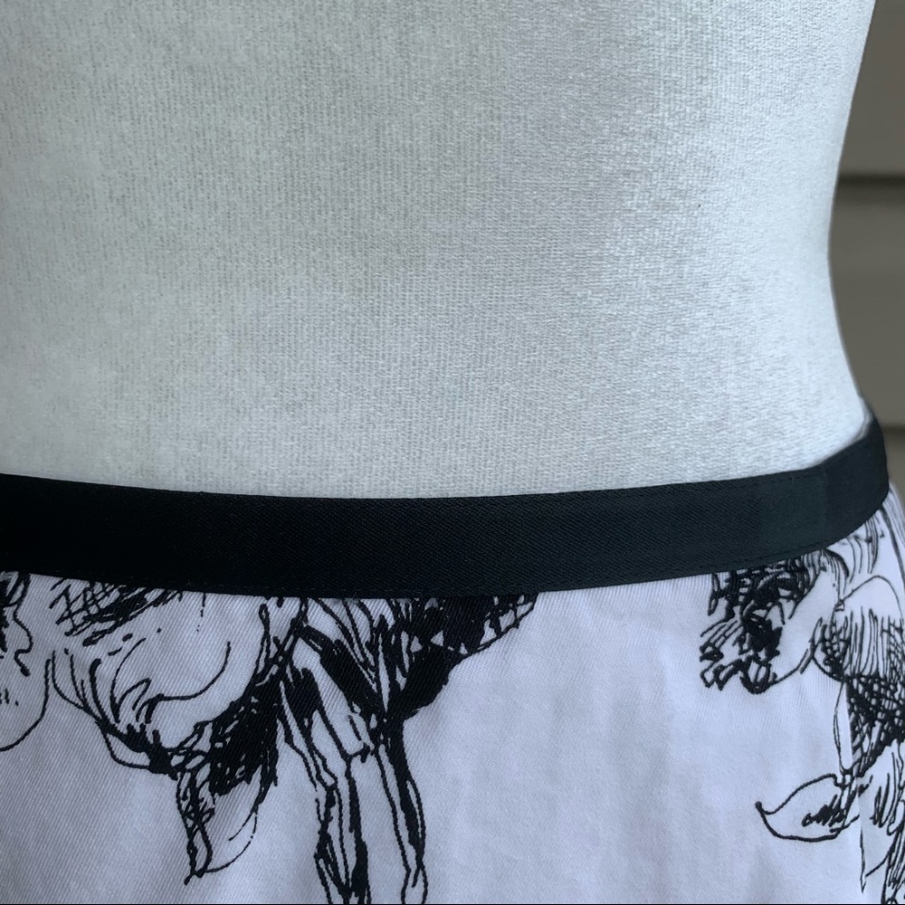 •Eddie Bauer•Black/White Floral A-Line Skirt-Size8 - Picture 4 of 9